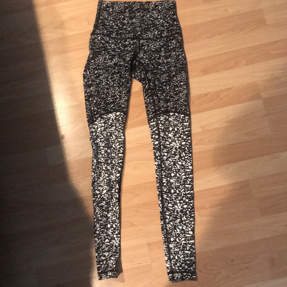 WunderUnder LuLulemon leggings. Never worn!!!